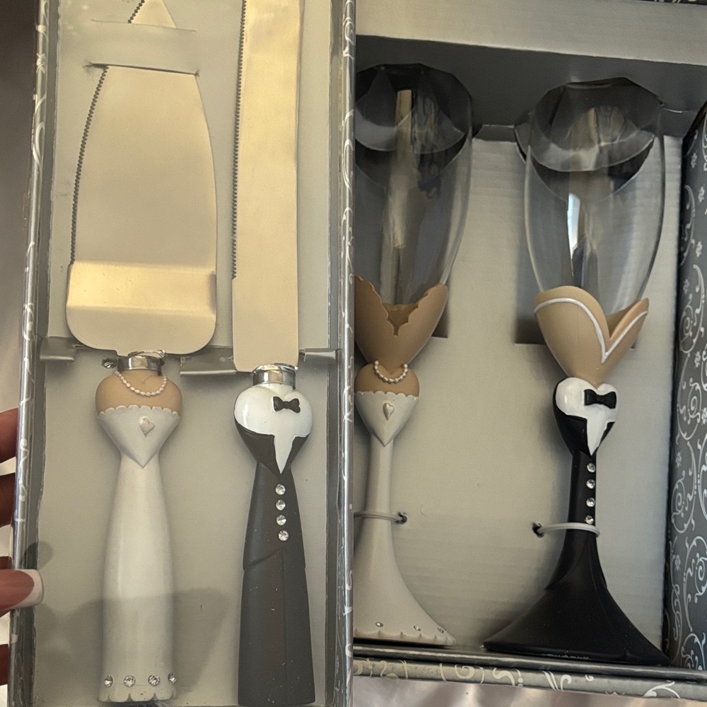 Bride and Groom Flutes and cutting set. Very fun and cute. New